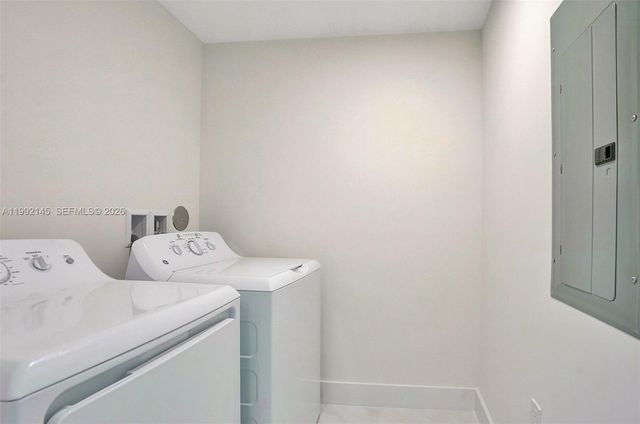 301 Altara Ave 819, Coral Gables, FL 33146