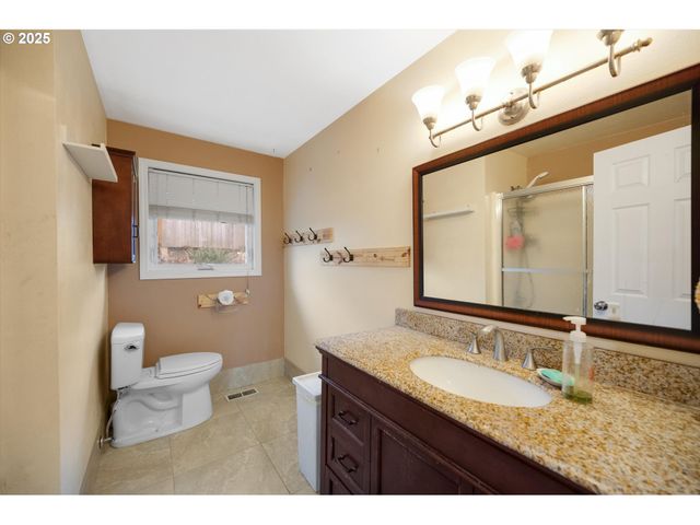 7080 Sw TAYLORS FERRY Rd, Portland, OR 97223