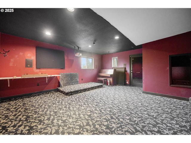 7080 Sw TAYLORS FERRY Rd, Portland, OR 97223