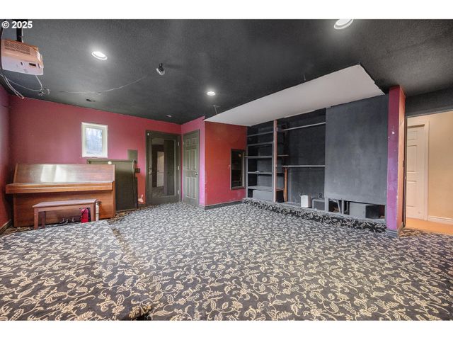 7080 Sw TAYLORS FERRY Rd, Portland, OR 97223