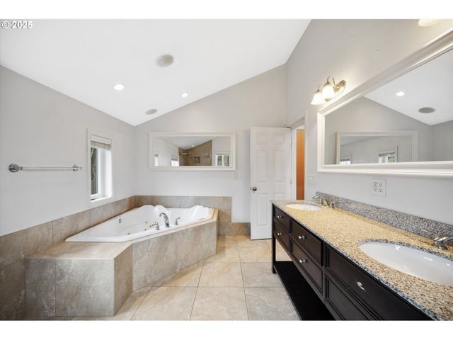 7080 Sw TAYLORS FERRY Rd, Portland, OR 97223