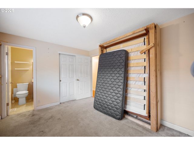 7080 Sw TAYLORS FERRY Rd, Portland, OR 97223