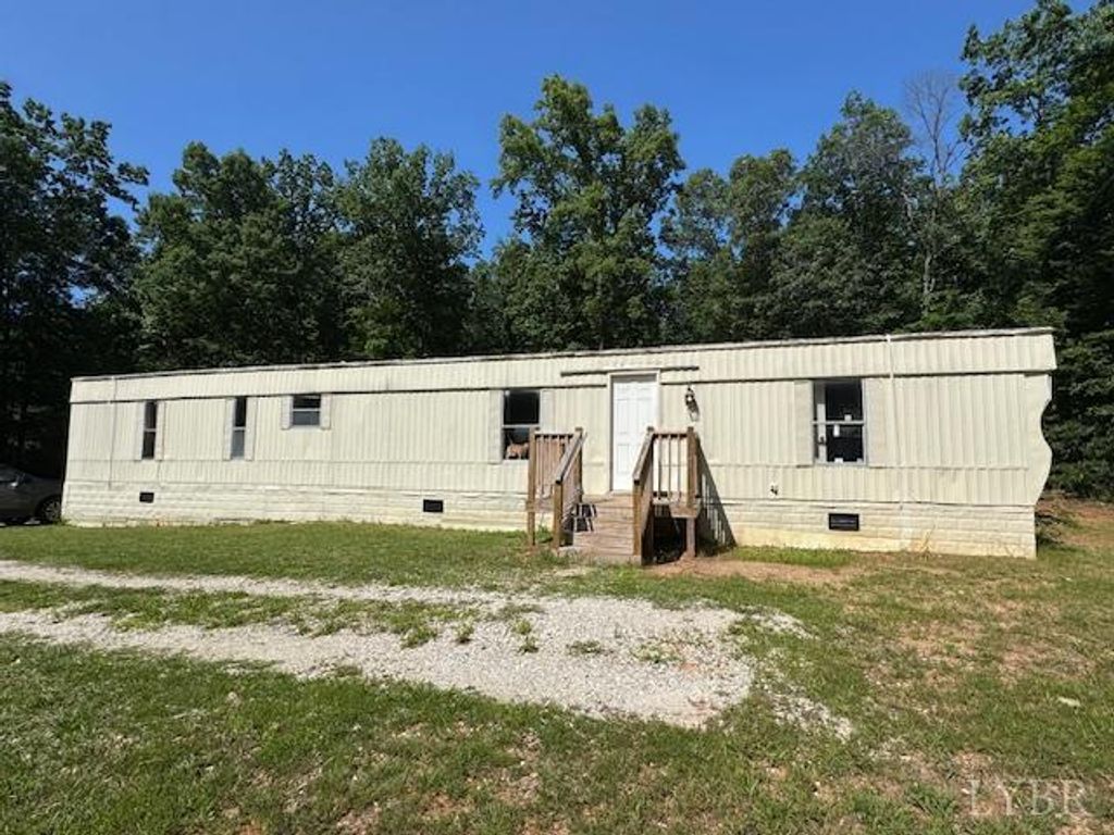 7447 Red House Road, Appomattox, VA 24522