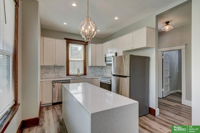 819 S 50th Street, Omaha, NE 68106