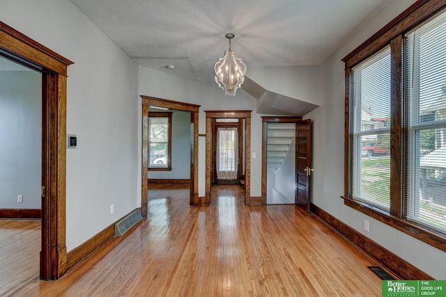 819 S 50th Street, Omaha, NE 68106