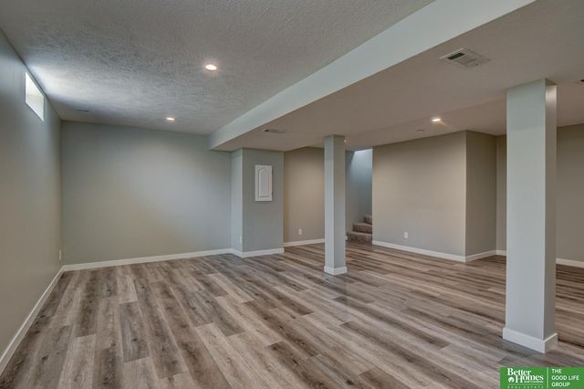 819 S 50th Street, Omaha, NE 68106