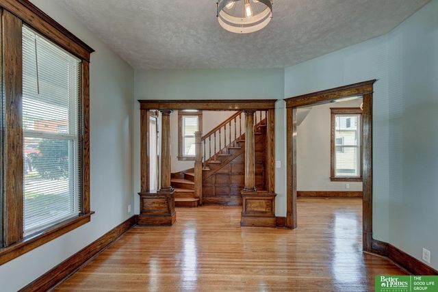 819 S 50th Street, Omaha, NE 68106
