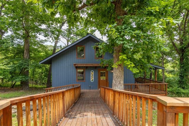 8665 White Oak Drive, Rogers, AR 72756