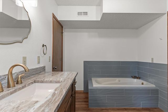 8665 White Oak Drive, Rogers, AR 72756