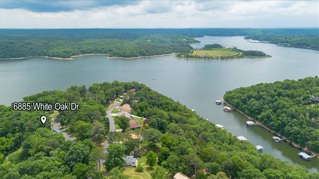 8665 White Oak Drive, Rogers, AR 72756