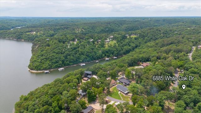 8665 White Oak Drive, Rogers, AR 72756