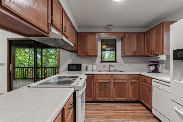 8665 White Oak Drive, Rogers, AR 72756