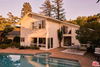 21737 Woodland Crest Drive, Woodland Hills (los Angeles), CA 91364