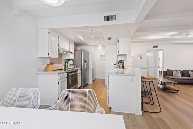 639 E CALAVAR Road, Phoenix, AZ 85022