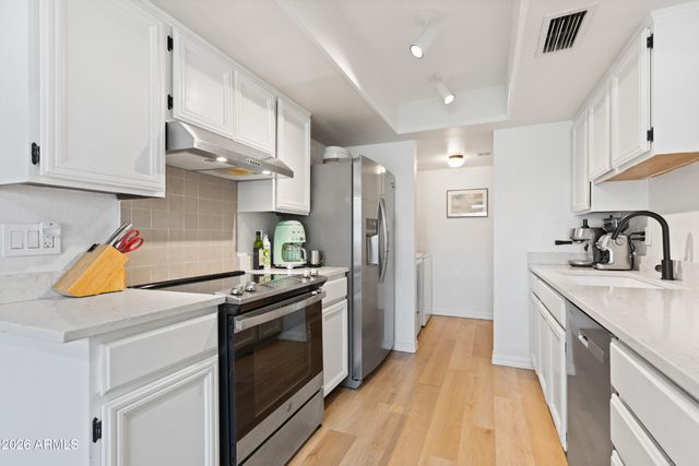 639 E CALAVAR Road, Phoenix, AZ 85022