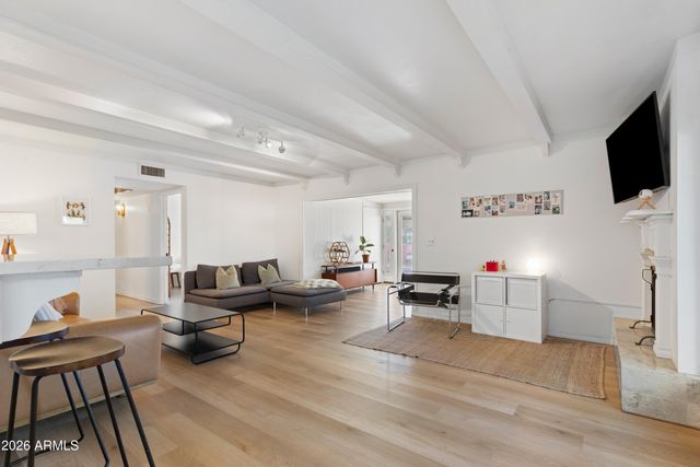 639 E CALAVAR Road, Phoenix, AZ 85022