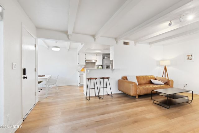 639 E CALAVAR Road, Phoenix, AZ 85022