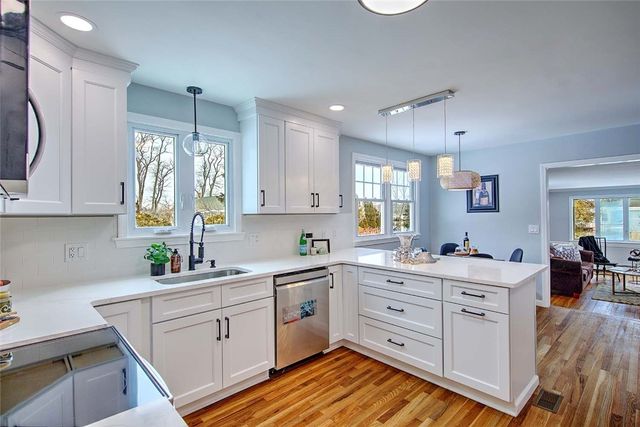 3 Pinetop Road, Barrington, RI 02806
