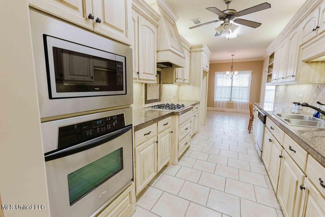 252 Clubview Circle, Pearl, MS 39208