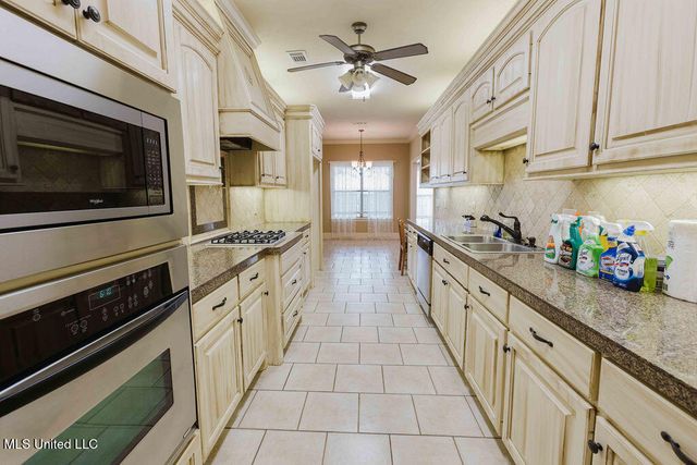 252 Clubview Circle, Pearl, MS 39208