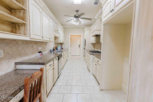 252 Clubview Circle, Pearl, MS 39208