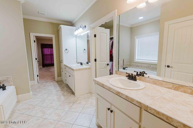 252 Clubview Circle, Pearl, MS 39208