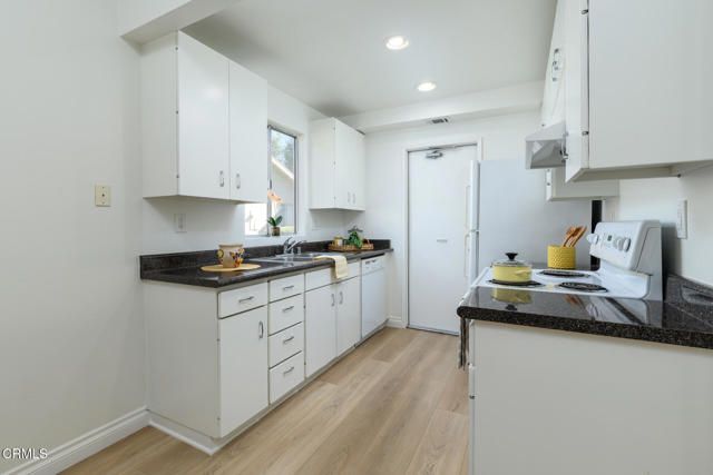 24121 Village 24, Camarillo, CA 93012