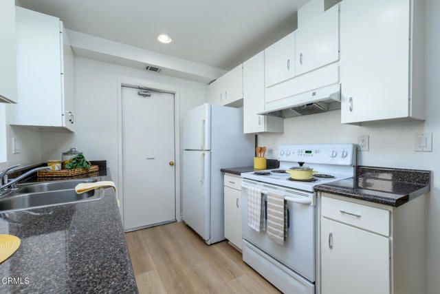 24121 Village 24, Camarillo, CA 93012