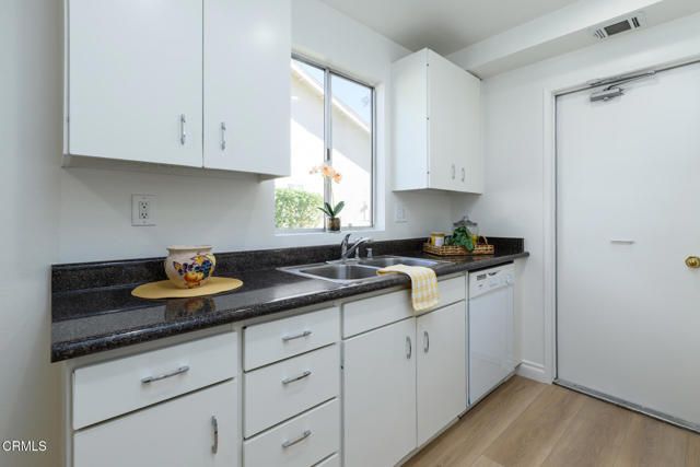 24121 Village 24, Camarillo, CA 93012