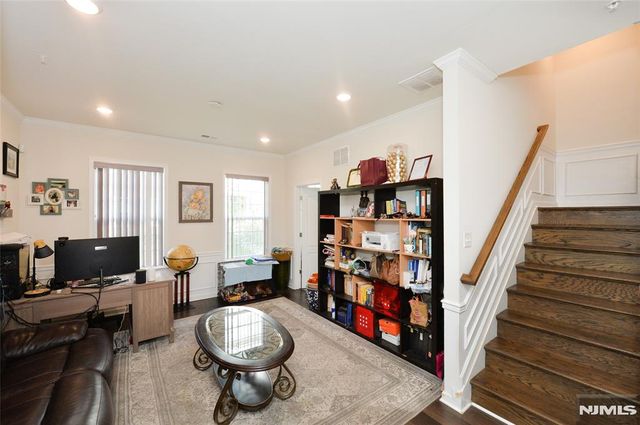 104 W Ramsey Terrace 607, Fair Lawn, NJ 07410