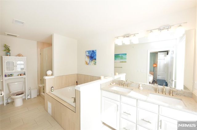 104 W Ramsey Terrace 607, Fair Lawn, NJ 07410