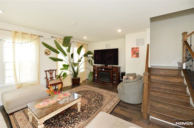 104 W Ramsey Terrace 607, Fair Lawn, NJ 07410