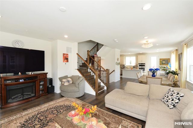 104 W Ramsey Terrace 607, Fair Lawn, NJ 07410