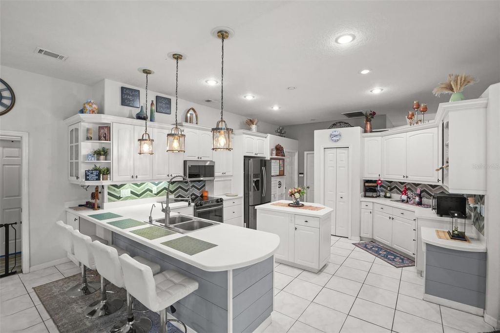 Image 6 of property listing at 2117 LARKSPUR COURT, Trinity, FL 34655
