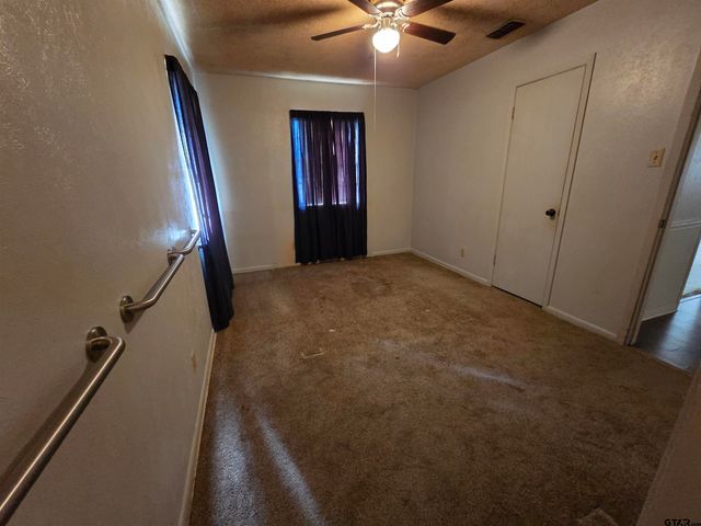 10614 Charelle Rd, Flint, TX 75762