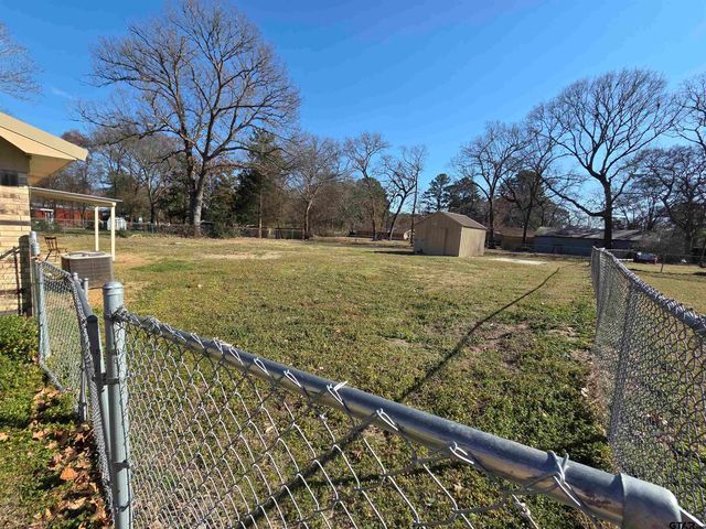 10614 Charelle Rd, Flint, TX 75762