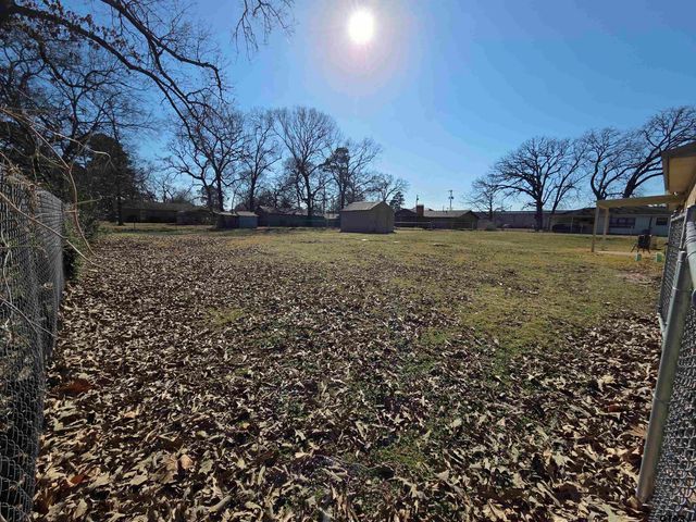 10614 Charelle Rd, Flint, TX 75762