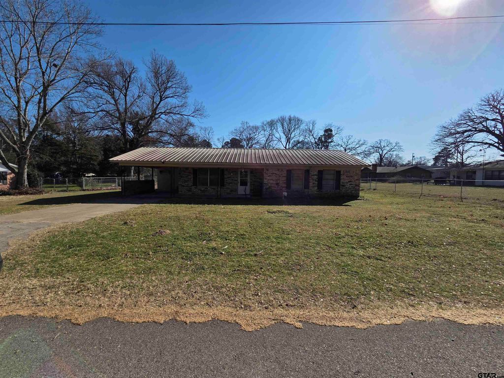 10614 Charelle Rd, Flint, TX 75762