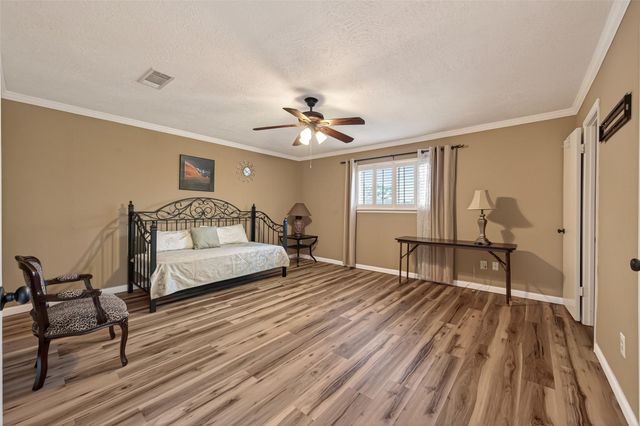 3834 Laura Leigh Drive, Friendswood, TX 77546