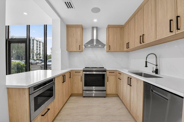 7819 Lakeside Boulevard 812, Boca Raton, FL 33434