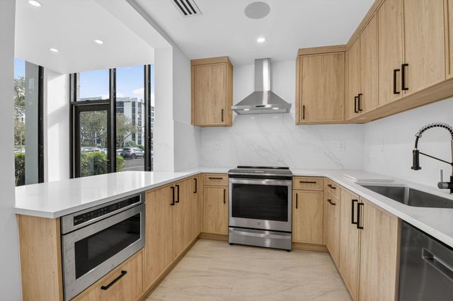 7819 Lakeside Boulevard 812, Boca Raton, FL 33434