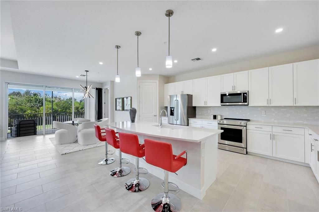 316 Indies DR W 201, NAPLES, FL 34114 — photo 2