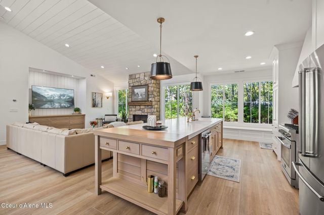 306 Eskridge Place, Dover, ID 83825