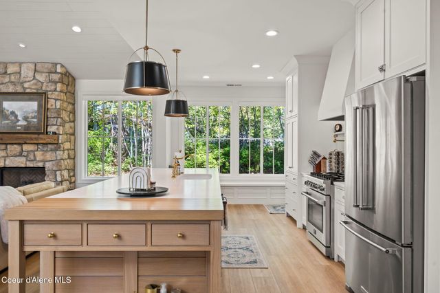 306 Eskridge Place, Dover, ID 83825