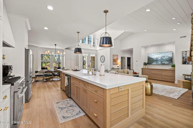 306 Eskridge Place, Dover, ID 83825