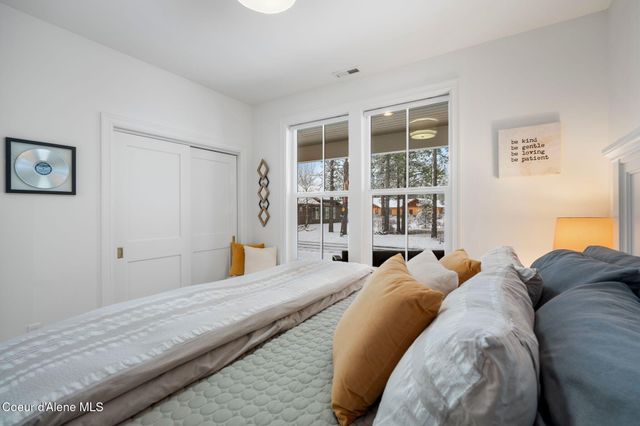 306 Eskridge Place, Dover, ID 83825