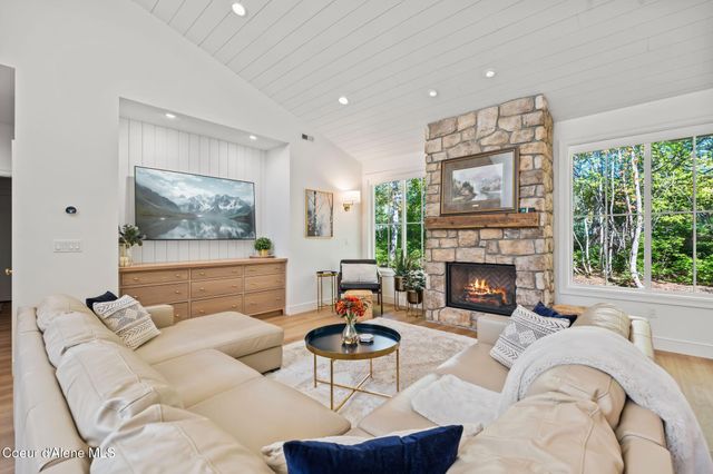 306 Eskridge Place, Dover, ID 83825