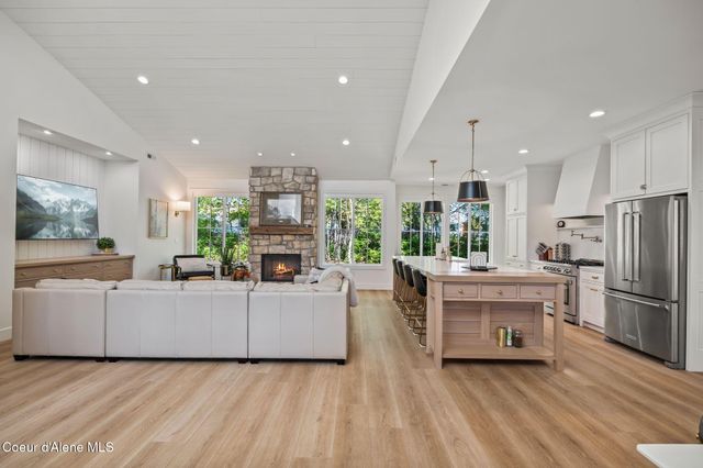 306 Eskridge Place, Dover, ID 83825