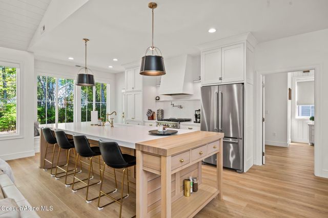 306 Eskridge Place, Dover, ID 83825