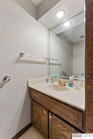 603 Dearborn Circle, Papillion, NE 68046